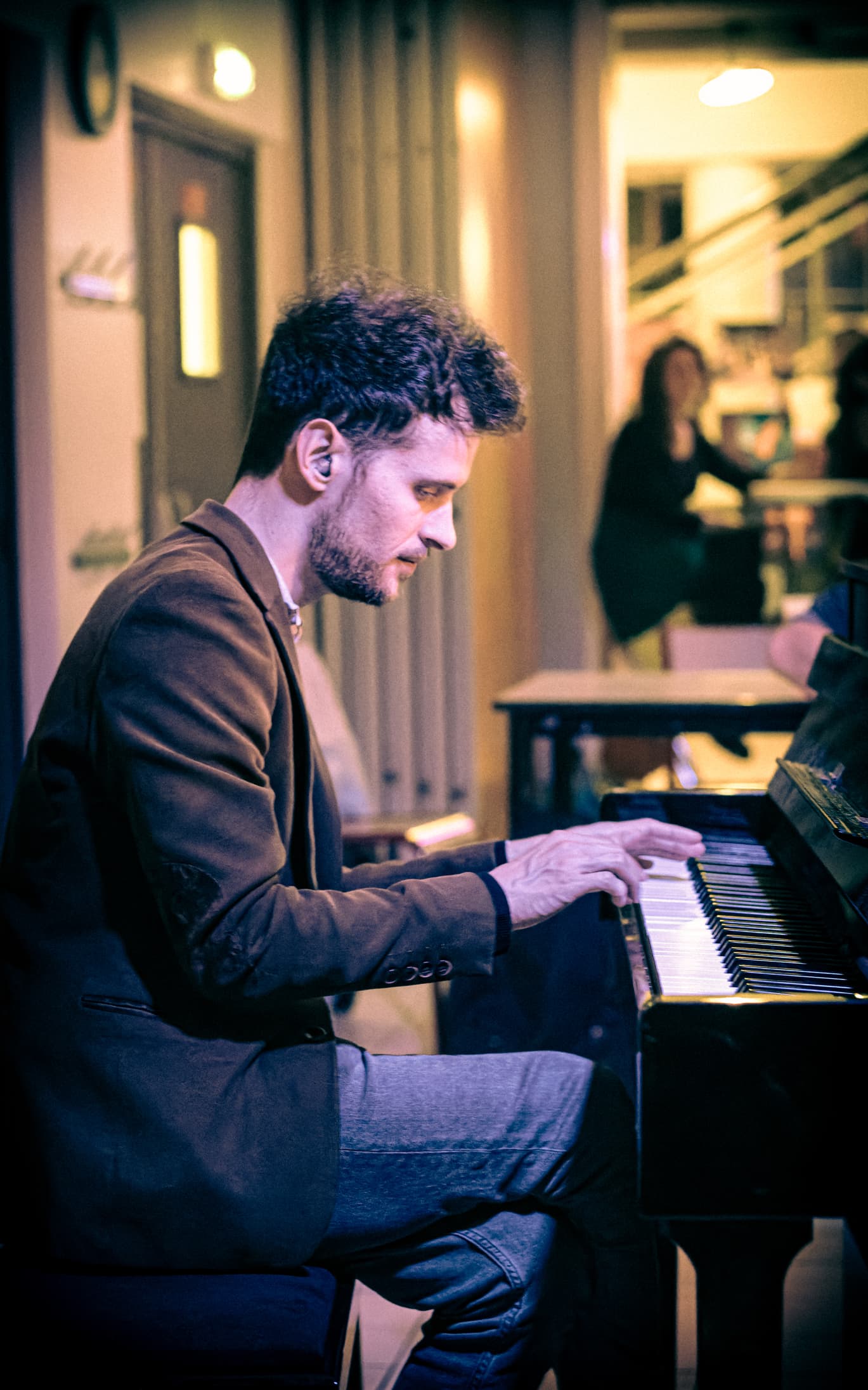 Hugo qui joue du piano